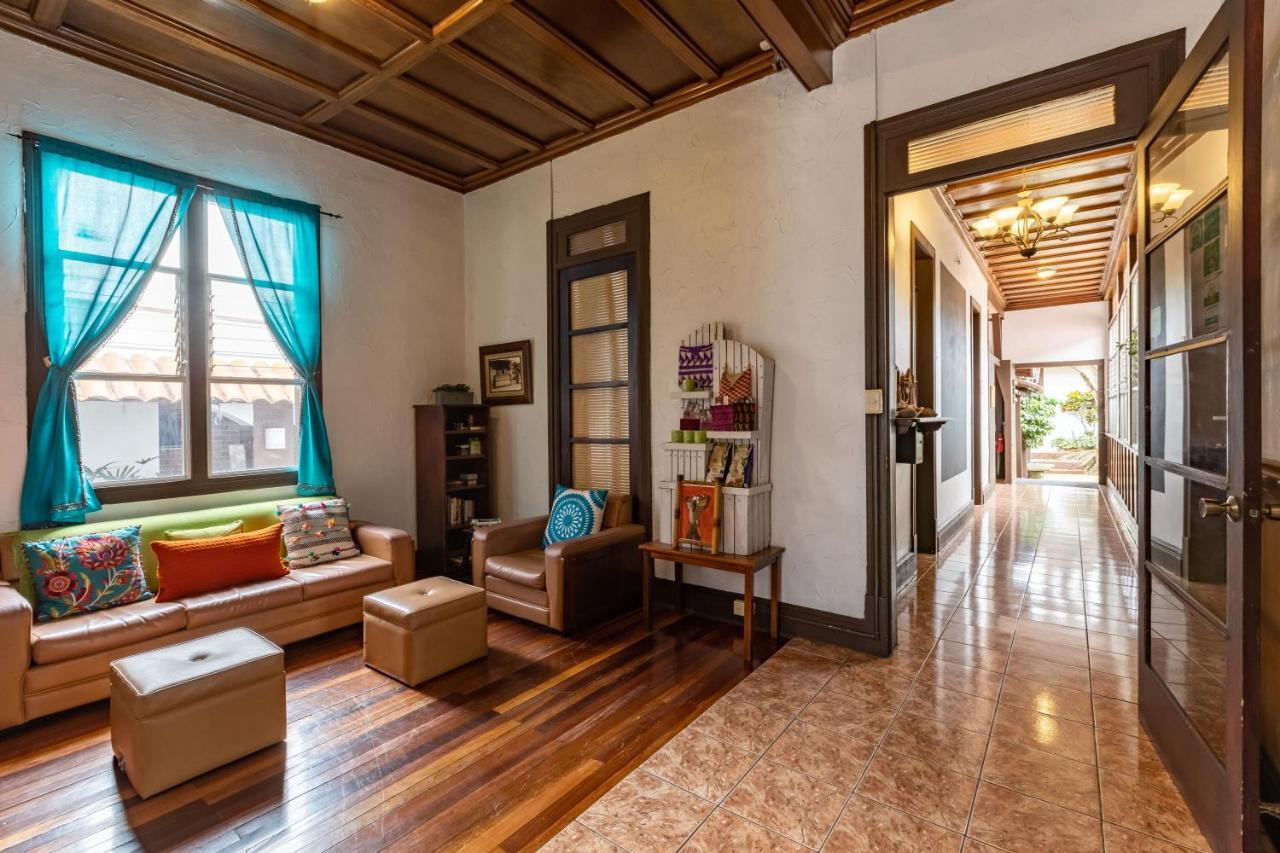 Alajuela City Hotel & Guest House Buitenkant foto